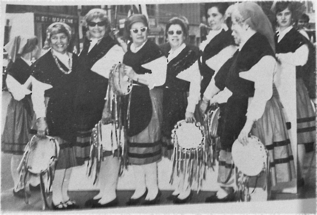 Representantes da Casa Galicia no Desfile Puertoriqueño, Nova York / (1968-69) (Memorias da Casa Galicia)